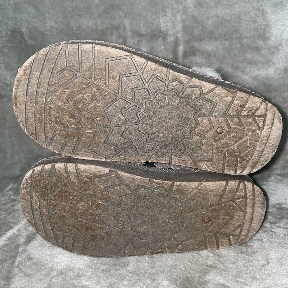 Olivia Miller Girls Gray Silver Flower Slipper Boots Size 12 Cozy Winter